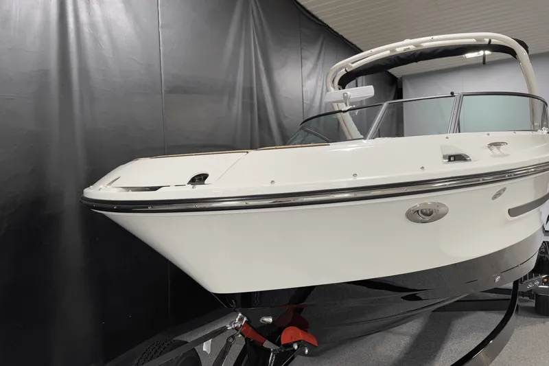 Slide: The Image of Sea Ray SDX 250 Surf 2025 - 13
