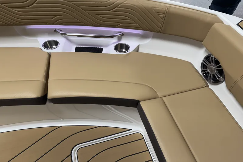 Slide: The Image of Sea Ray SDX 250 Surf 2025 - 130