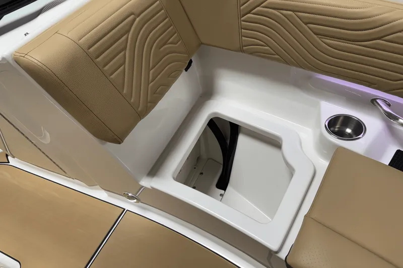 Slide: The Image of Sea Ray SDX 250 Surf 2025 - 133