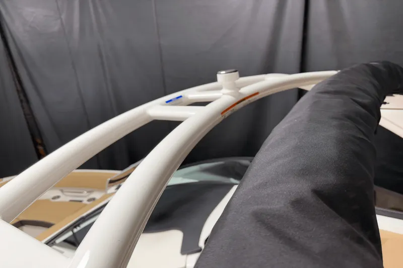 Slide: The Image of Sea Ray SDX 250 Surf 2025 - 141