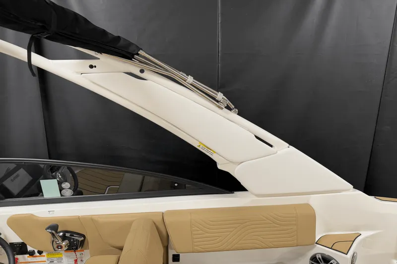 Slide: The Image of Sea Ray SDX 250 Surf 2025 - 142