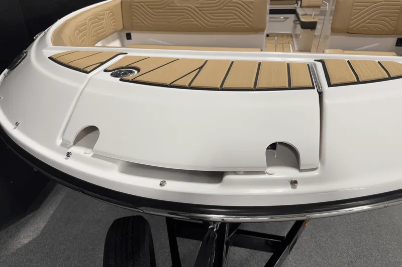 Slide: The Image of Sea Ray SDX 250 Surf 2025 - 15