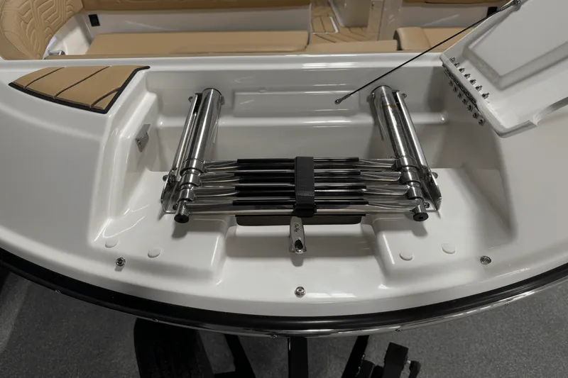 Slide: The Image of Sea Ray SDX 250 Surf 2025 - 16