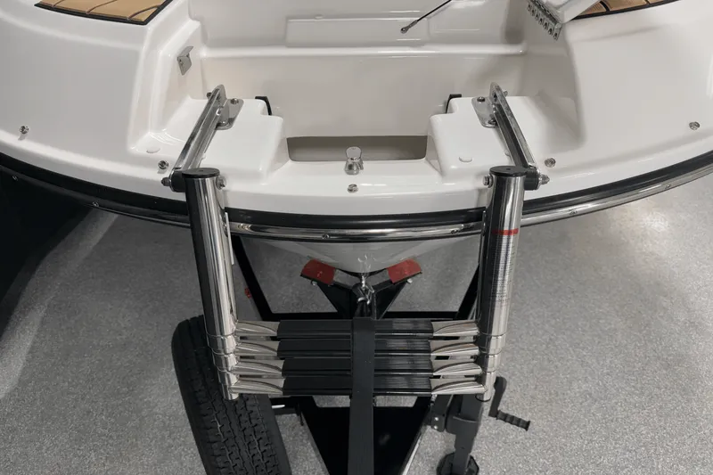 Slide: The Image of Sea Ray SDX 250 Surf 2025 - 17