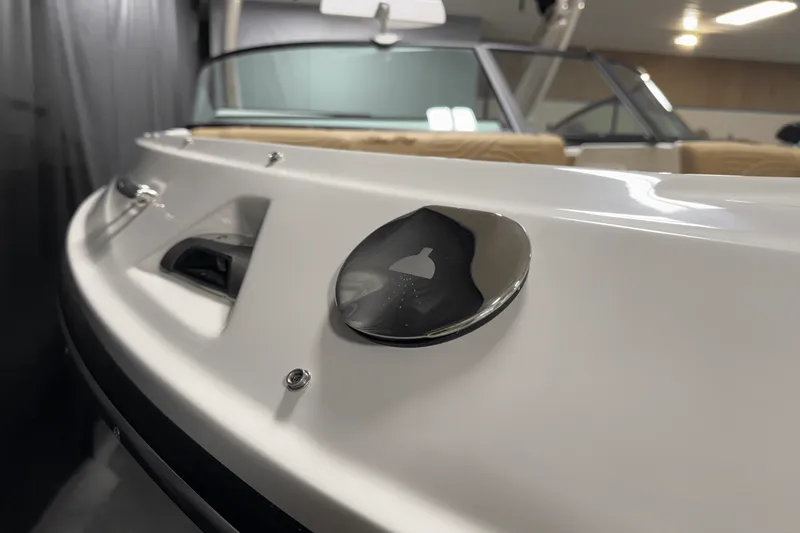 Slide: The Image of Sea Ray SDX 250 Surf 2025 - 19