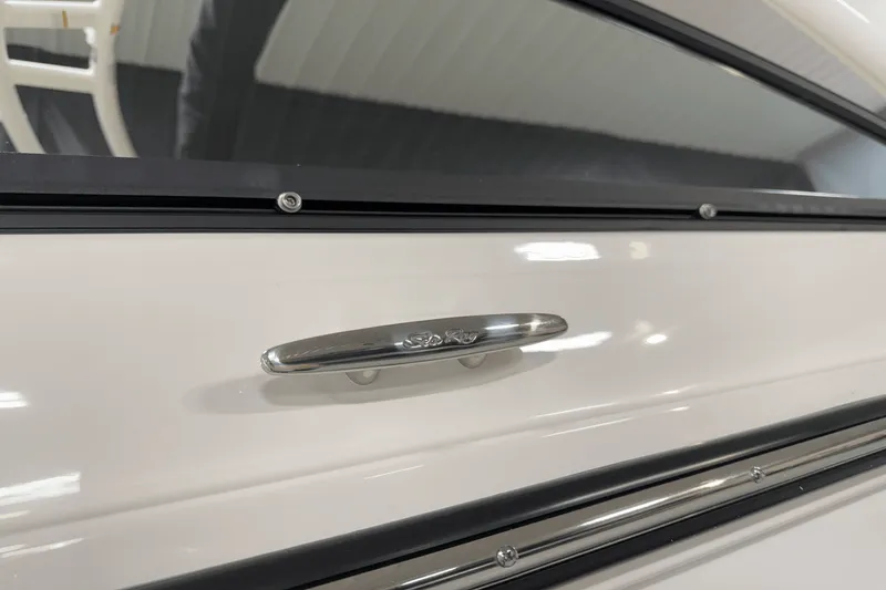 Slide: The Image of Sea Ray SDX 250 Surf 2025 - 21