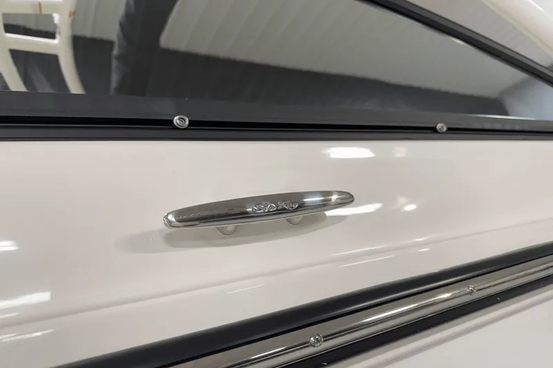 Slide: The Image of Sea Ray SDX 250 Surf 2025 - 22