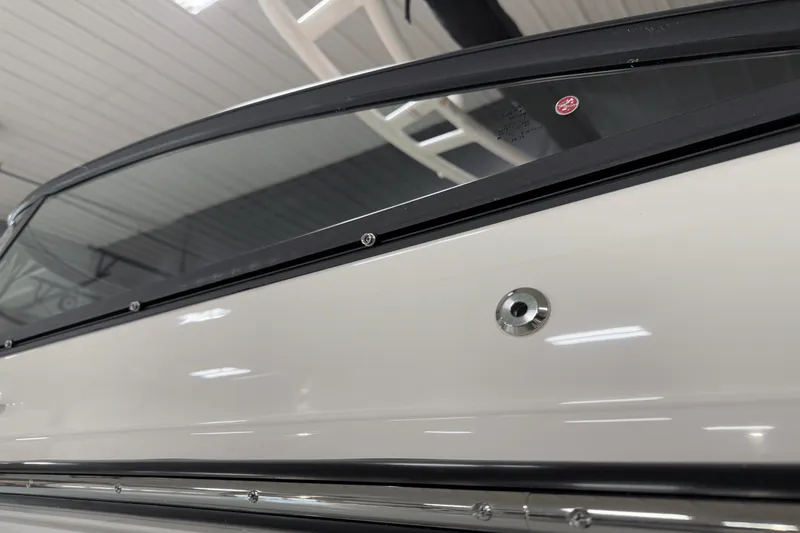 Slide: The Image of Sea Ray SDX 250 Surf 2025 - 23