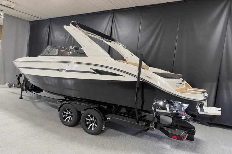Slide: The Image of Sea Ray SDX 250 Surf 2025 - 3