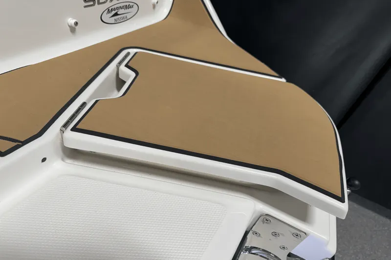 Slide: The Image of Sea Ray SDX 250 Surf 2025 - 34