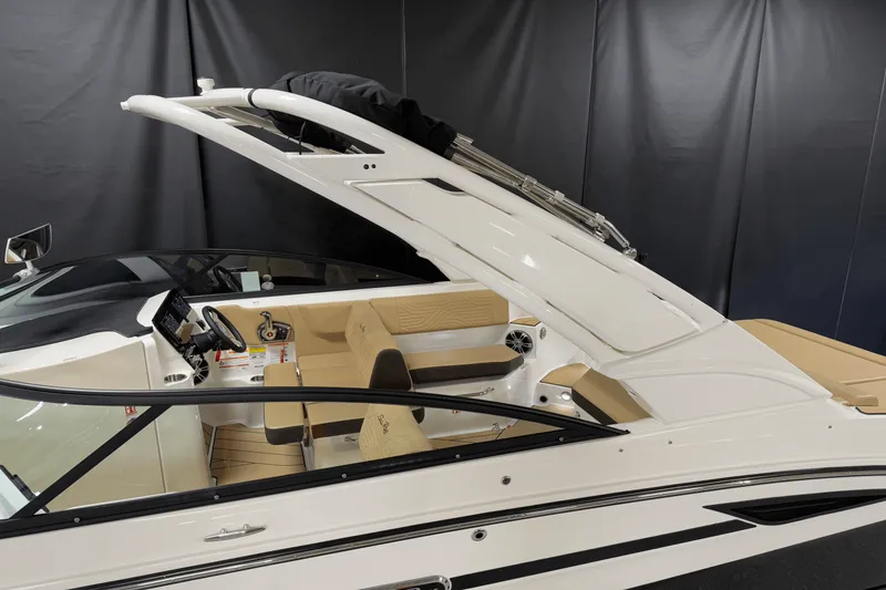 Slide: The Image of Sea Ray SDX 250 Surf 2025 - 4