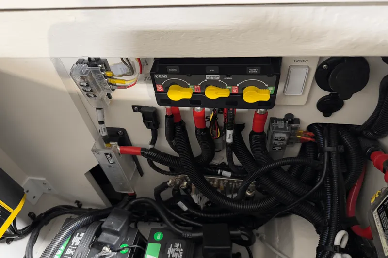 Slide: The Image of Sea Ray SDX 250 Surf 2025 - 42