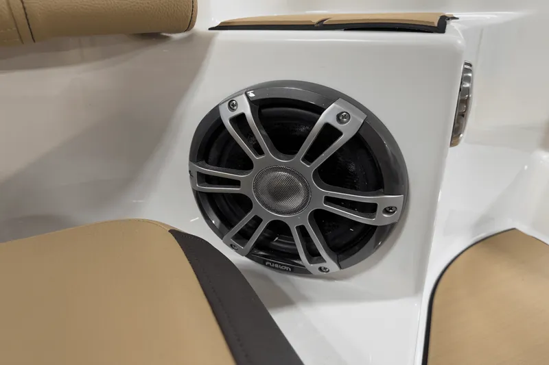 Slide: The Image of Sea Ray SDX 250 Surf 2025 - 51