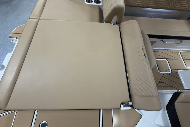 Slide: The Image of Sea Ray SDX 250 Surf 2025 - 61