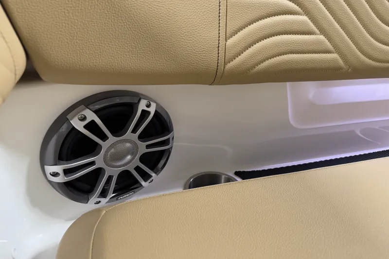 Slide: The Image of Sea Ray SDX 250 Surf 2025 - 64