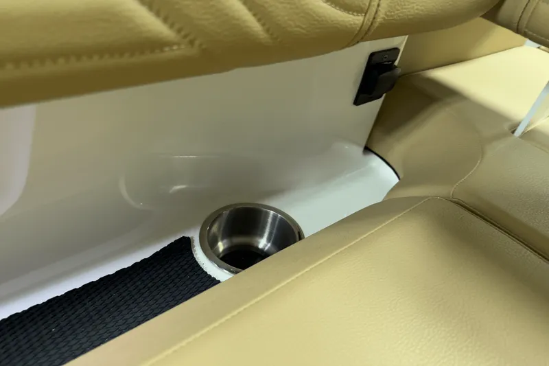 Slide: The Image of Sea Ray SDX 250 Surf 2025 - 67