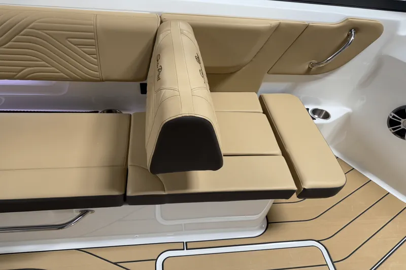 Slide: The Image of Sea Ray SDX 250 Surf 2025 - 71