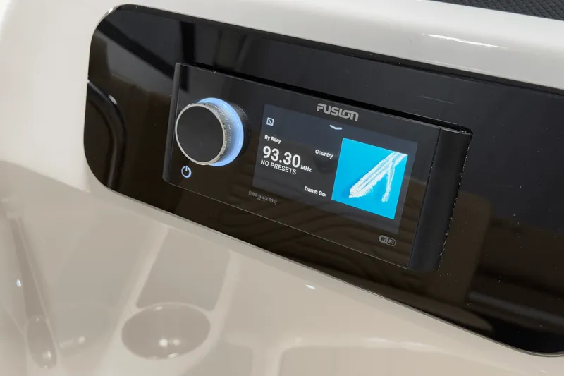 Slide: The Image of Sea Ray SDX 250 Surf 2025 - 77