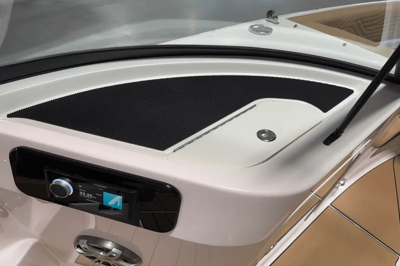 Slide: The Image of Sea Ray SDX 250 Surf 2025 - 78