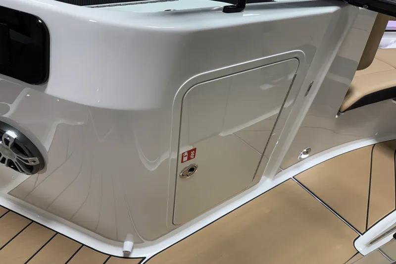 Slide: The Image of Sea Ray SDX 250 Surf 2025 - 81