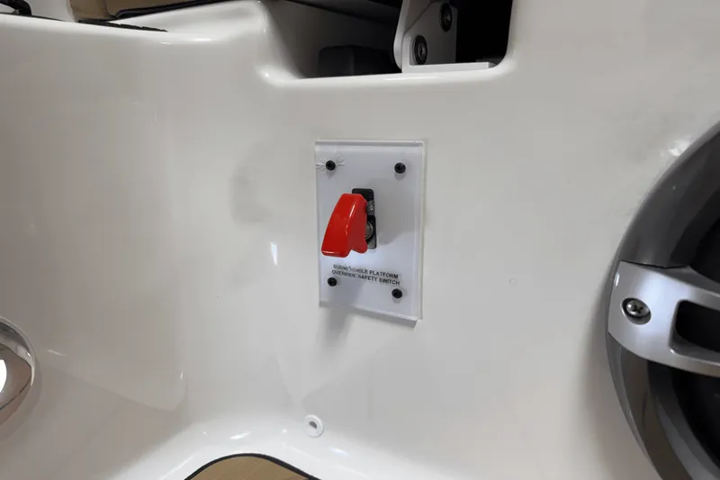 Slide: The Image of Sea Ray SDX 250 Surf 2025 - 91