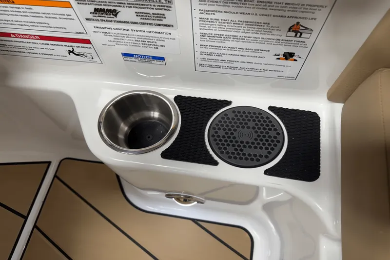 Slide: The Image of Sea Ray SDX 250 Surf 2025 - 93