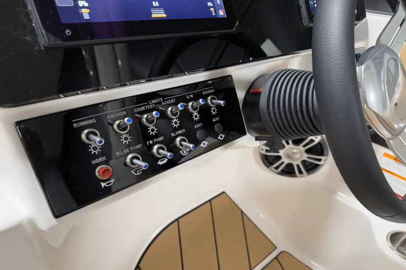 Slide: The Image of Sea Ray SDX 250 Surf 2025 - 96