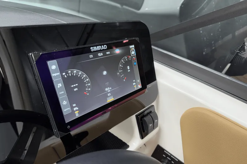 Slide: The Image of Sea Ray SDX 250 Surf 2025 - 98