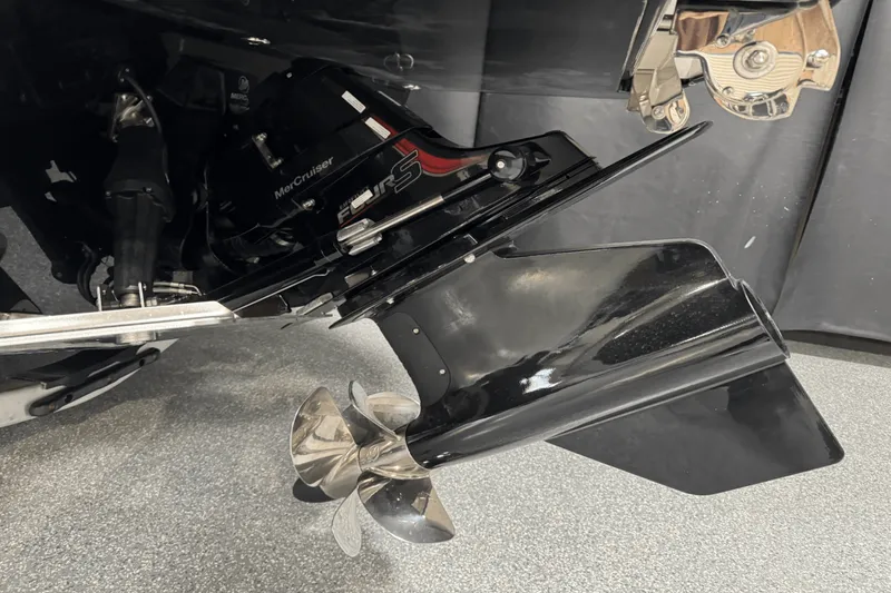 Slide: The Image of Sea Ray SDX 270 Surf 2025 - 10