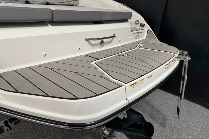 Slide: The Image of Sea Ray SDX 270 Surf 2025 - 100