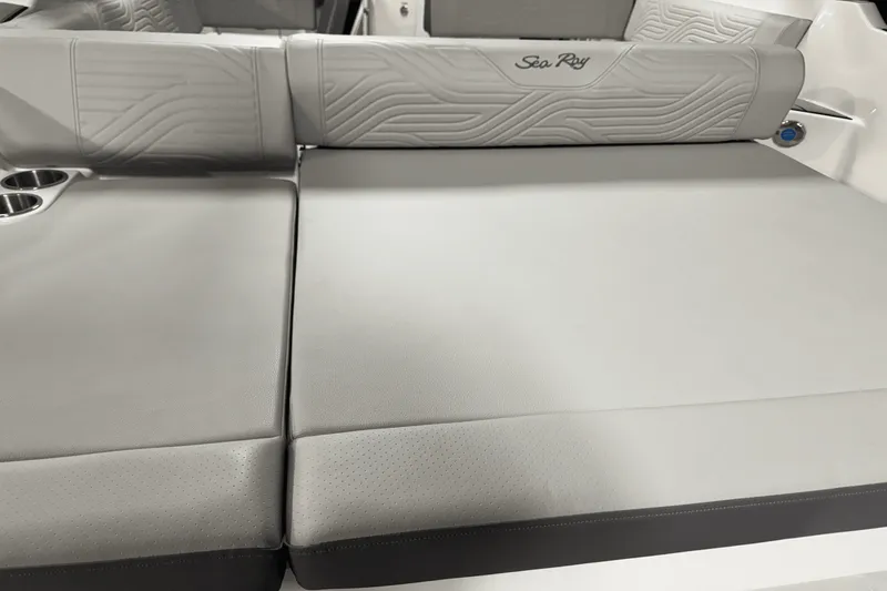 Slide: The Image of Sea Ray SDX 270 Surf 2025 - 14