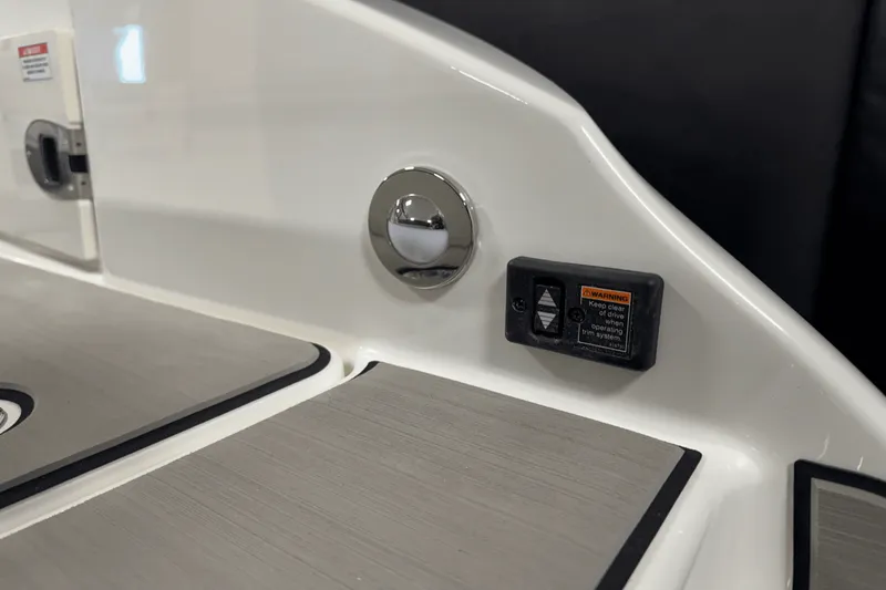 Slide: The Image of Sea Ray SDX 270 Surf 2025 - 17