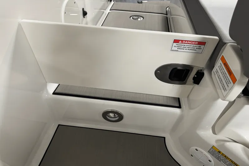 Slide: The Image of Sea Ray SDX 270 Surf 2025 - 21