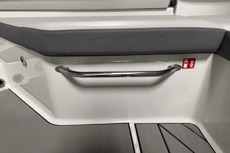 Slide: The Image of Sea Ray SDX 270 Surf 2025 - 26