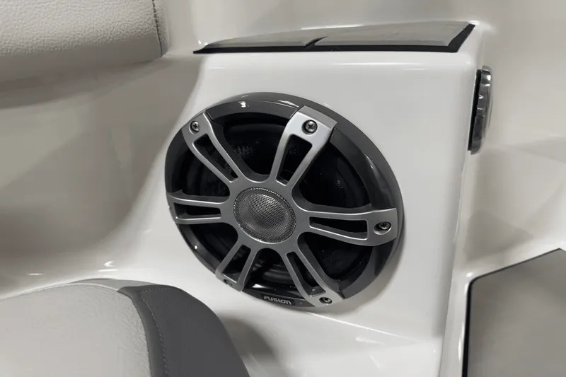 Slide: The Image of Sea Ray SDX 270 Surf 2025 - 29