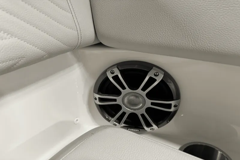 Slide: The Image of Sea Ray SDX 270 Surf 2025 - 33