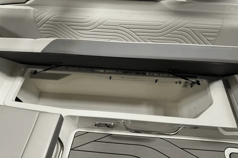 Slide: The Image of Sea Ray SDX 270 Surf 2025 - 34