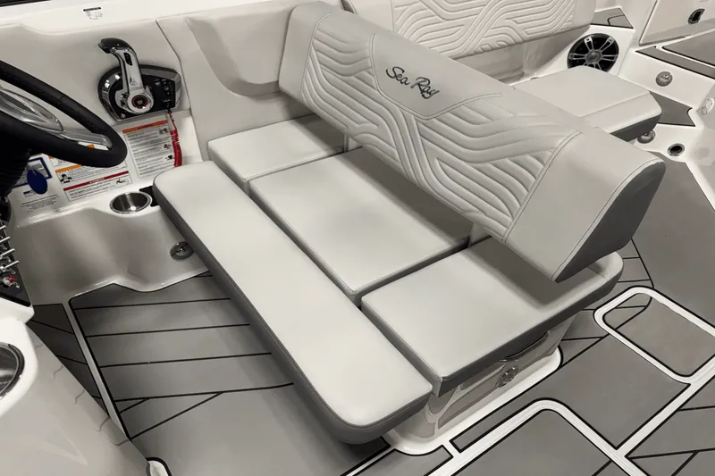 Slide: The Image of Sea Ray SDX 270 Surf 2025 - 37