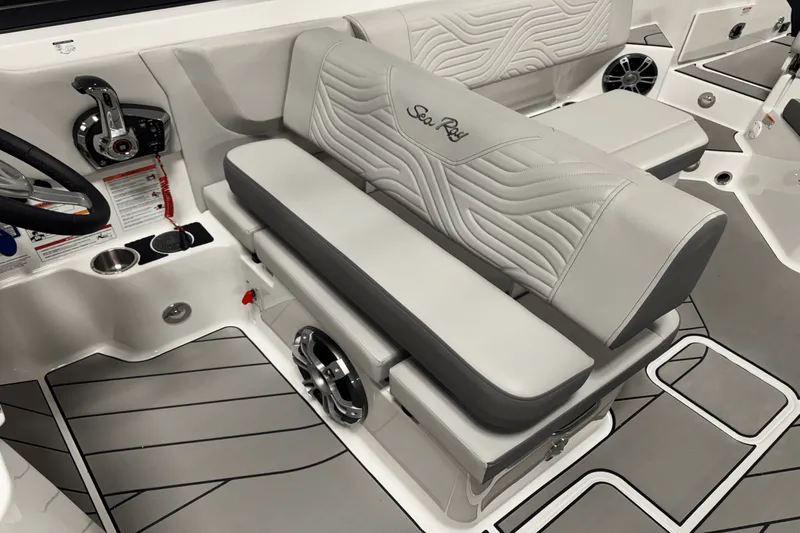 Slide: The Image of Sea Ray SDX 270 Surf 2025 - 38