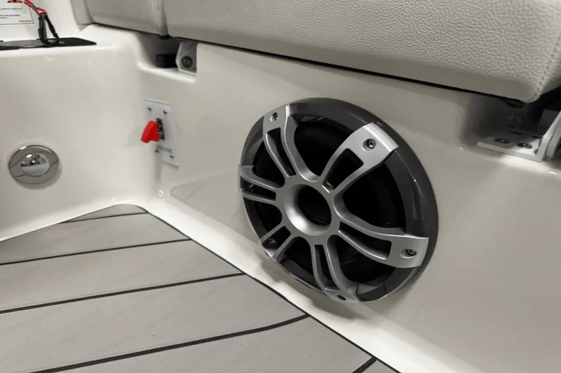 Slide: The Image of Sea Ray SDX 270 Surf 2025 - 39