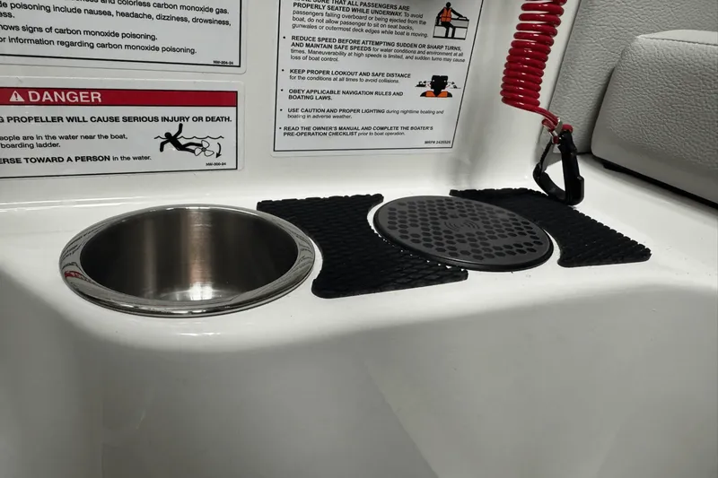 Slide: The Image of Sea Ray SDX 270 Surf 2025 - 40