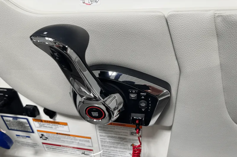 Slide: The Image of Sea Ray SDX 270 Surf 2025 - 41