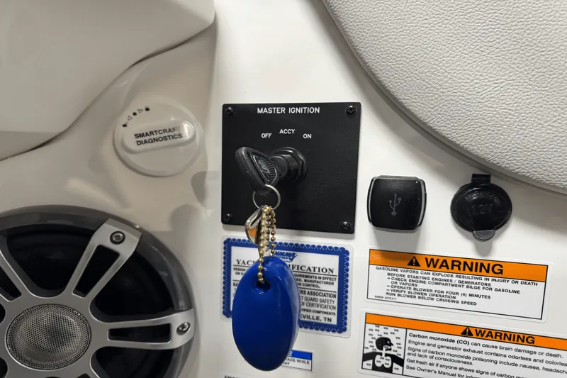 Slide: The Image of Sea Ray SDX 270 Surf 2025 - 42