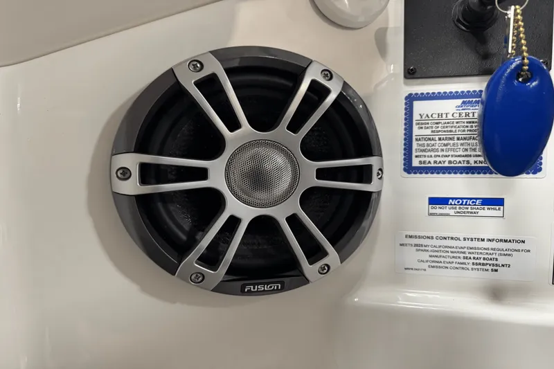 Slide: The Image of Sea Ray SDX 270 Surf 2025 - 43