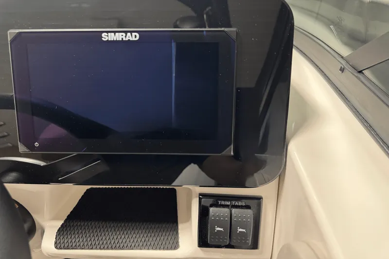 Slide: The Image of Sea Ray SDX 270 Surf 2025 - 44