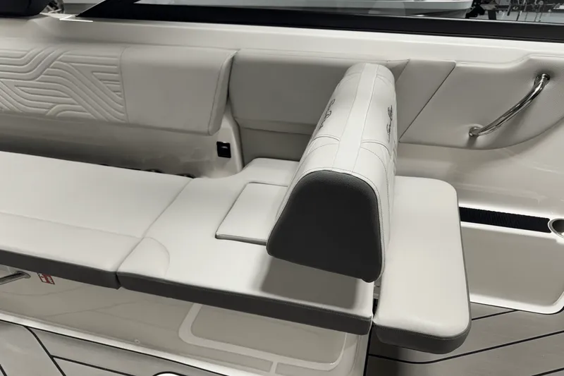 Slide: The Image of Sea Ray SDX 270 Surf 2025 - 52