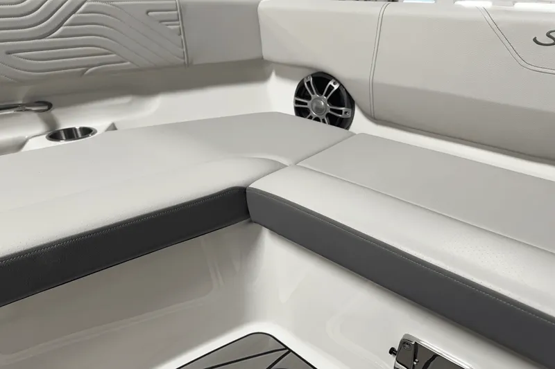 Slide: The Image of Sea Ray SDX 270 Surf 2025 - 68