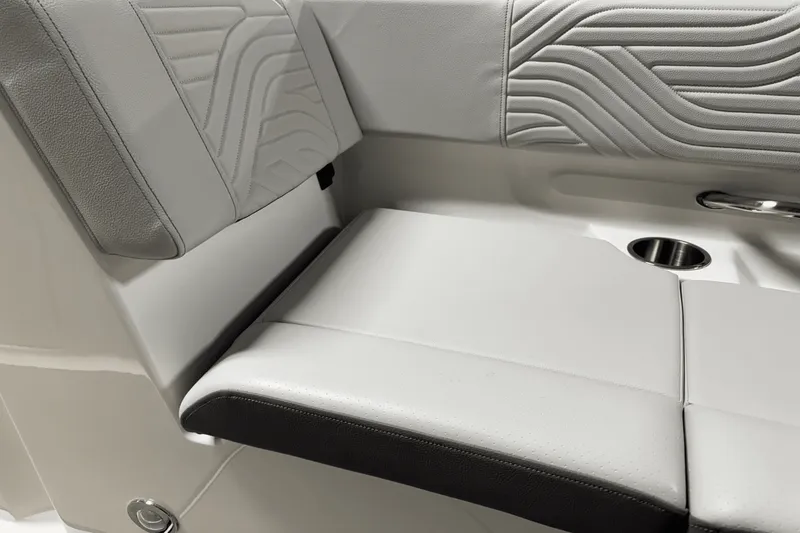 Slide: The Image of Sea Ray SDX 270 Surf 2025 - 70