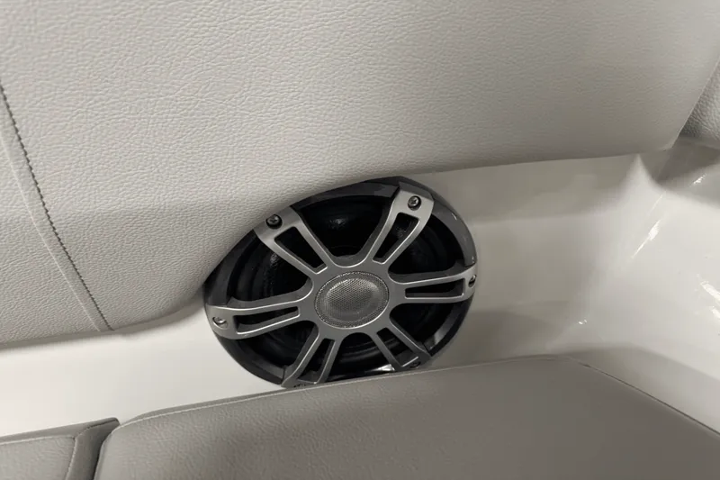 Slide: The Image of Sea Ray SDX 270 Surf 2025 - 78