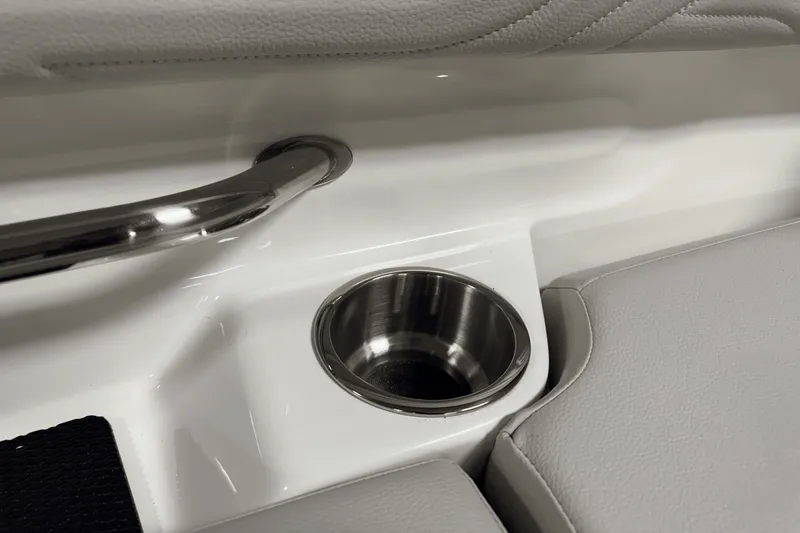 Slide: The Image of Sea Ray SDX 270 Surf 2025 - 81